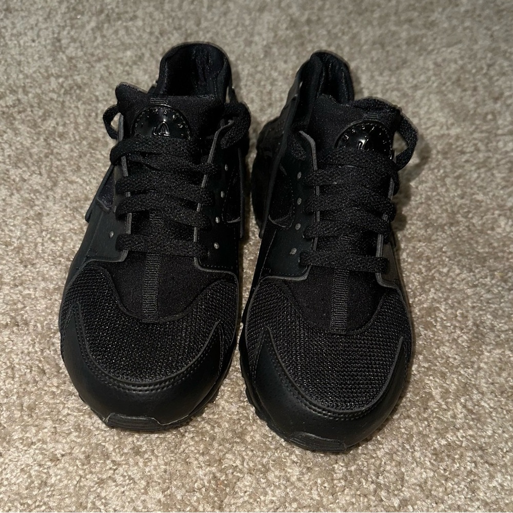 Boys Black Nike Huarache 6Y